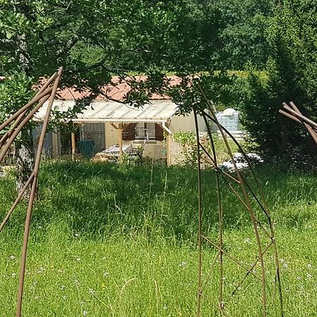 Lovely 2-Bed Shepherds Hut In A Forest Sougeres-en-Puisaye Kültér fotó