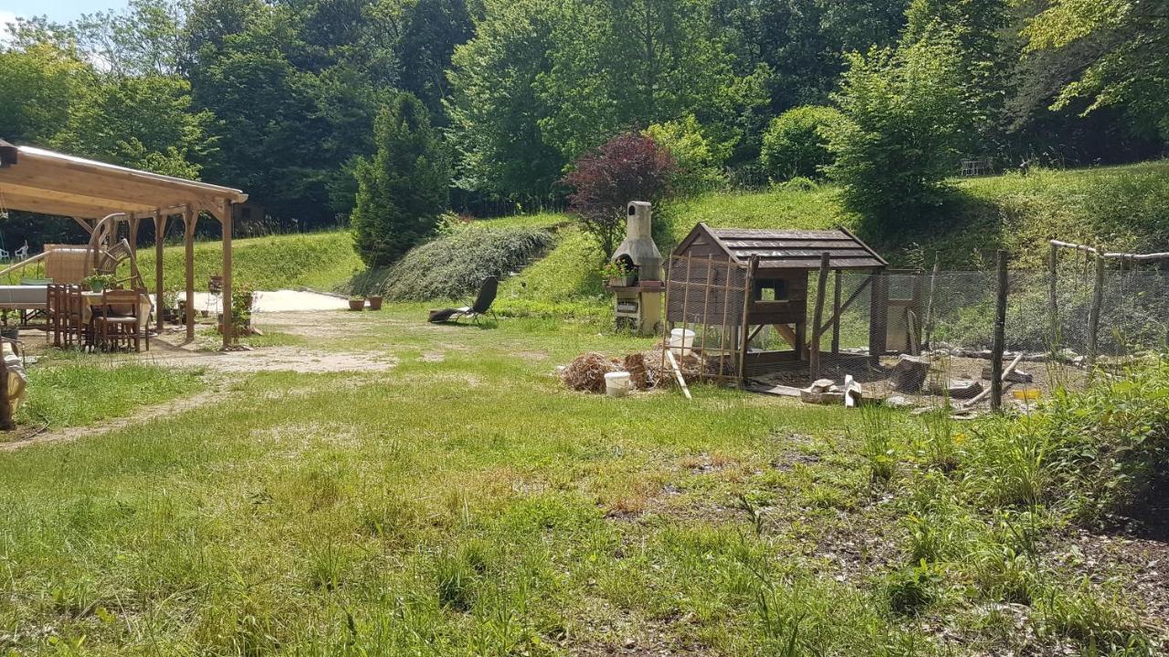 Lovely 2-Bed Shepherds Hut In A Forest Sougeres-en-Puisaye Kültér fotó