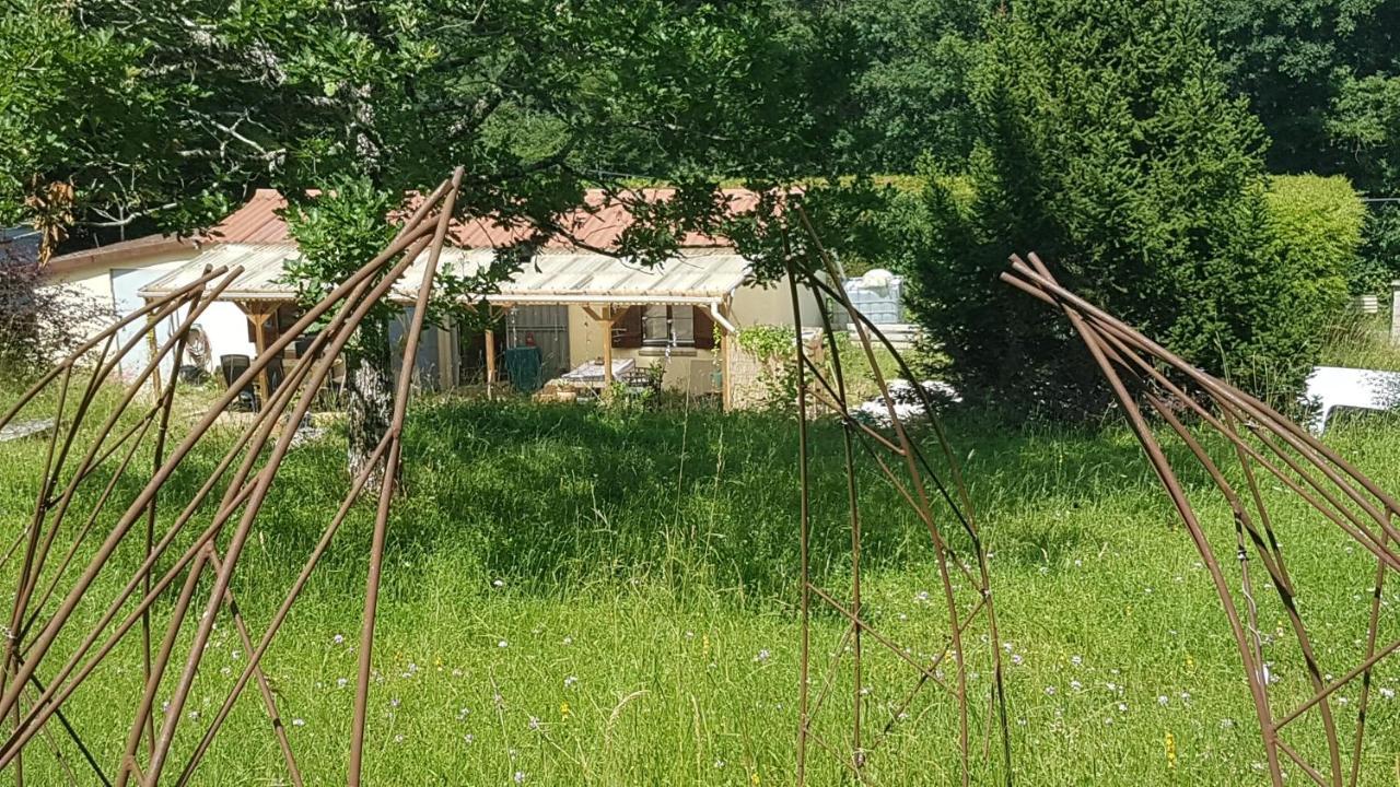 Lovely 2-Bed Shepherds Hut In A Forest Sougeres-en-Puisaye Kültér fotó