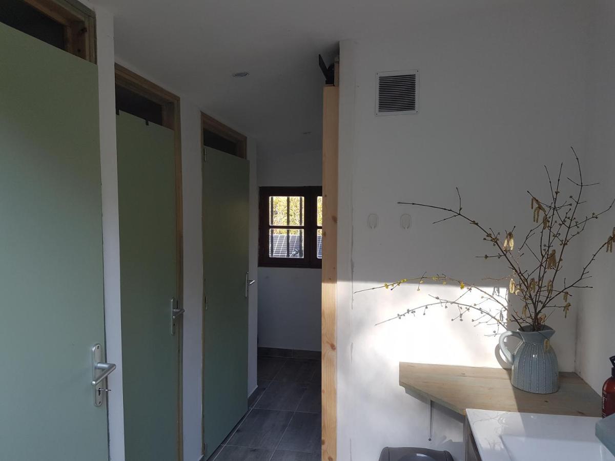 Lovely 2-Bed Shepherds Hut In A Forest Sougeres-en-Puisaye Kültér fotó