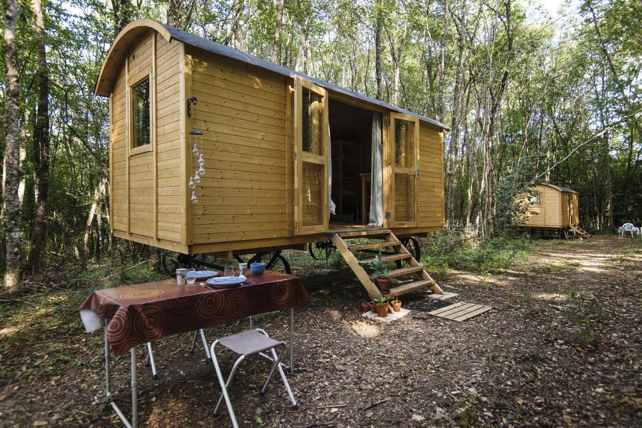 Lovely 2-Bed Shepherds Hut In A Forest Sougeres-en-Puisaye Kültér fotó